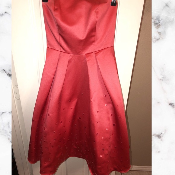 David's Bridal Dresses & Skirts - 🎉{H o s t P i c k} David’s Bridal Strapless Peach Pink Sequin Dress